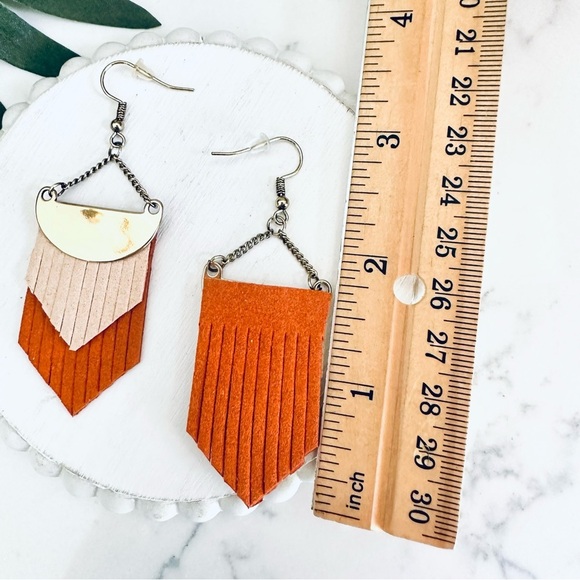2/$30🌵 Rust Cream Gold Faux Suede Fringe Earrings Dangle Jewelry Bohemian NEW - Picture 5 of 6